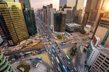 intersection traffic in the city